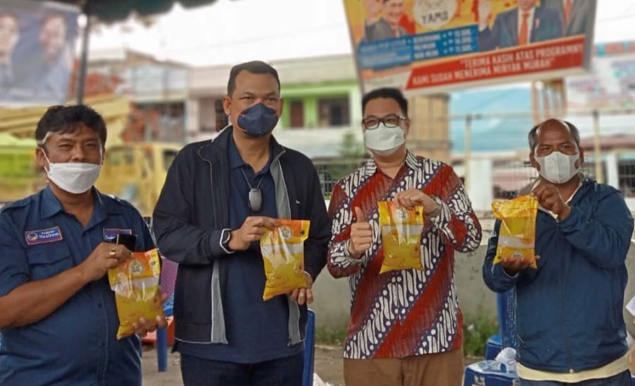 Martin Inisiasi Operasi Pasar Minyak Goreng di Toba dan Samosir