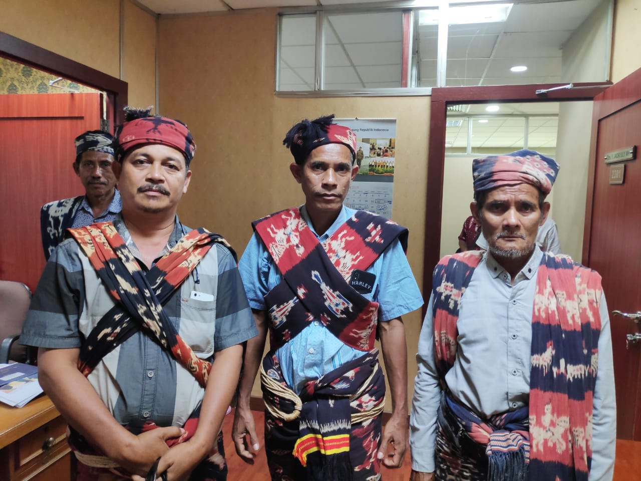 Masyarakat Adat Sumba Timur Temui Jacki Uly