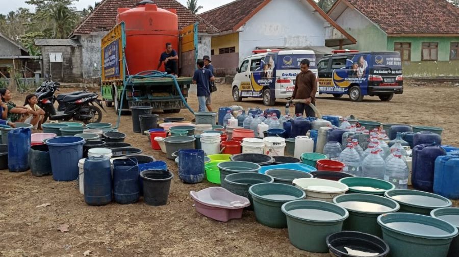 Nurhadi Distribusikan Air Bersih untuk Bantu Warga yang Dilanda Kekeringan