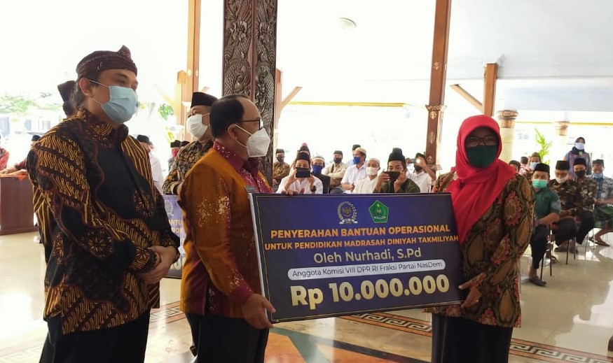 Nurhadi Salurkan BOP Senilai Rp1,1 Miliar