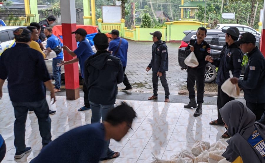 Nurhadi Gerak Cepat Bantu Korban Banjir Blitar