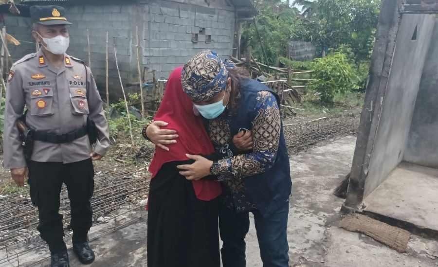 Nurhadi Bangun Kembali Rumah Paijem yang Ludes Terbakar