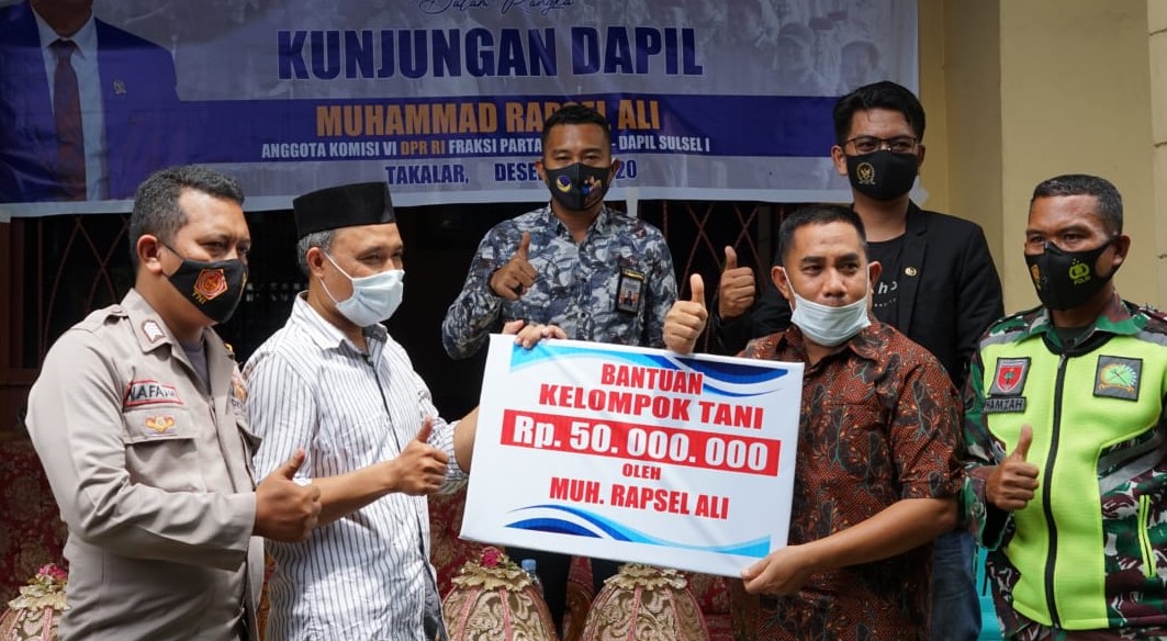 Rapsel Berikan Bantuan Rp50 Juta untuk Petani Takalar
