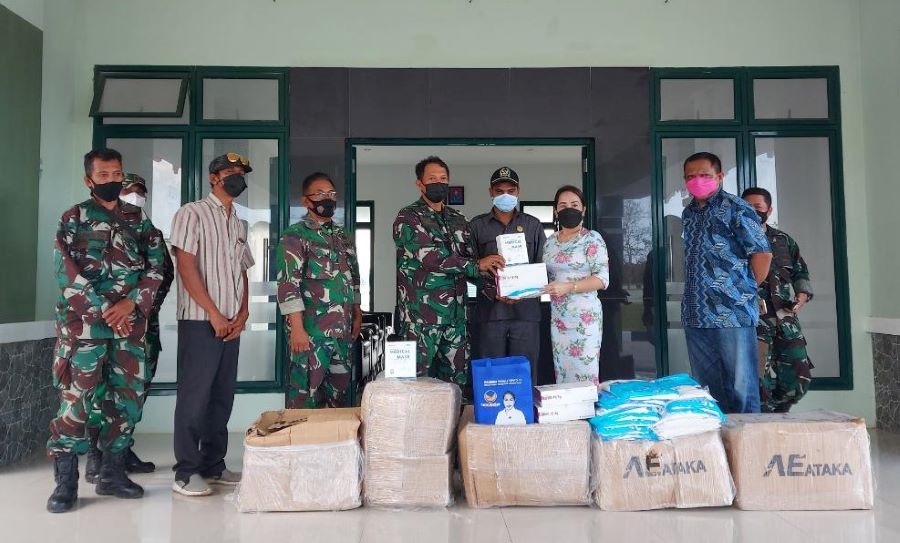 Ratu Serahkan Bantuan APD untuk Kodim/1629 SBD