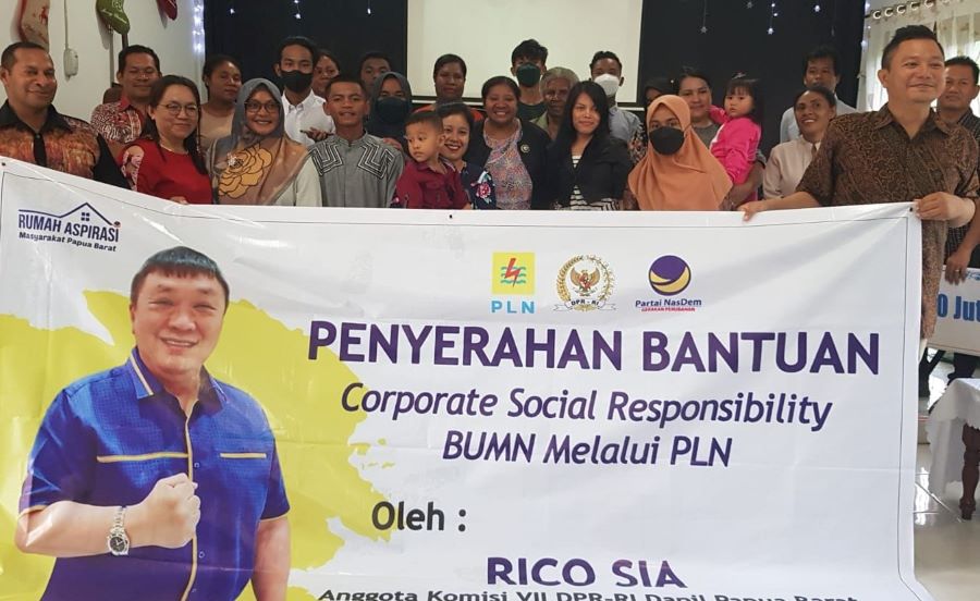Rico Sia Bantu Pembangunan Gereja Pentakosta  Kaimana
