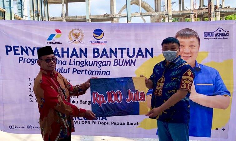 Rico Sia Bantu Pembangunan Masjid Raya Sorong