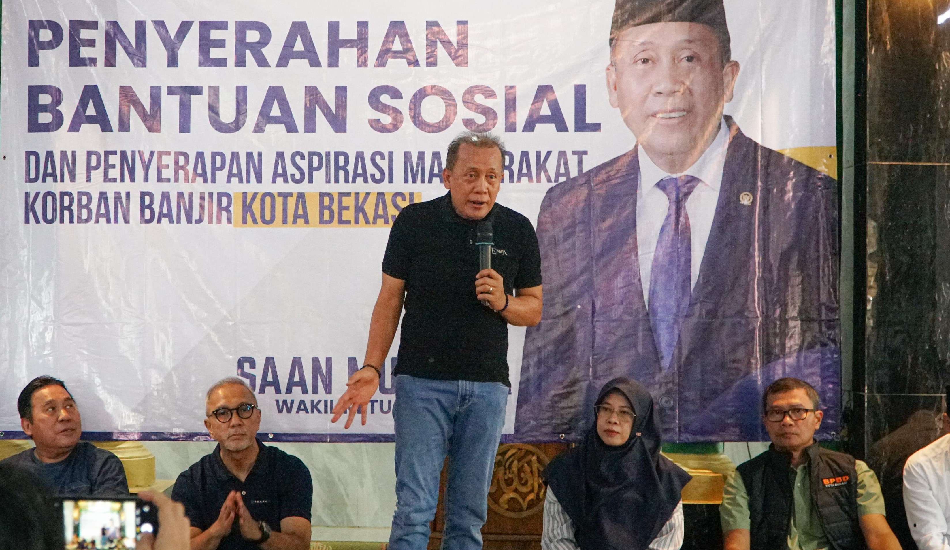 Saan Mustopa Tinjau Lokasi Banjir di Pondok Gede Permai