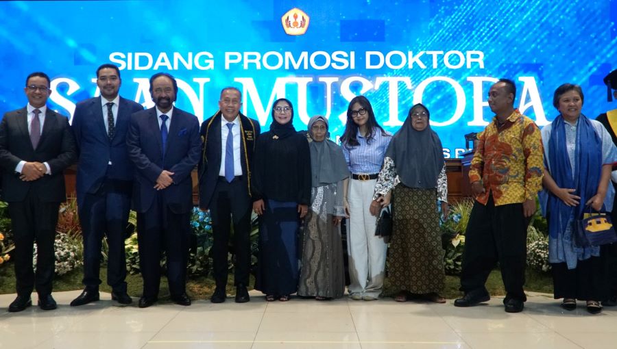 Saan Mustopa Raih Gelar Doktor Ilmu Politik dari Unpad