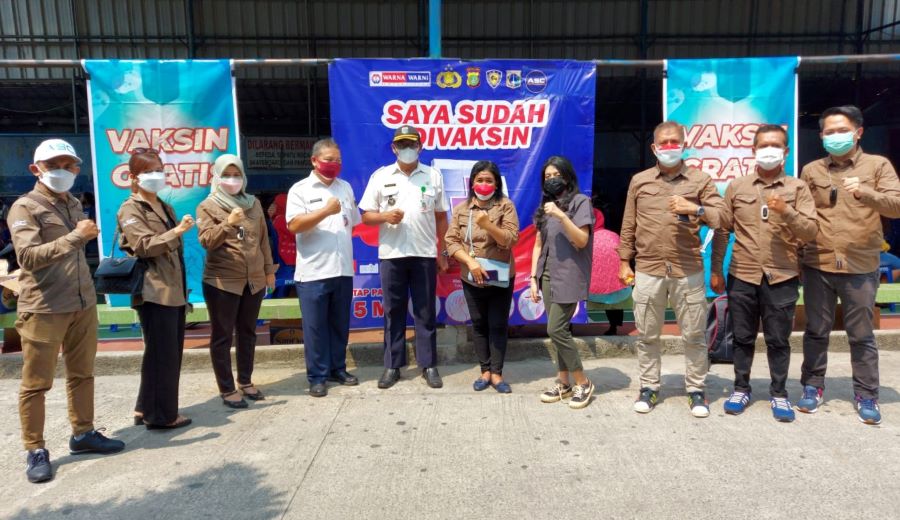 Sahroni Genjot Vaksinasi di Kebon Bawang
