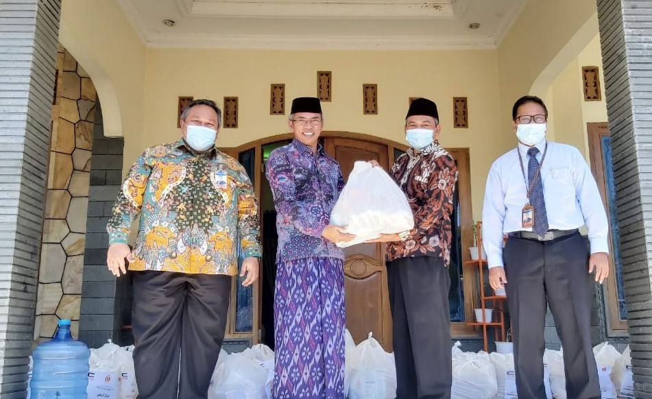 Satori Salurkan Lagi Bantuan Sembako untuk Ponpes di Cirebon