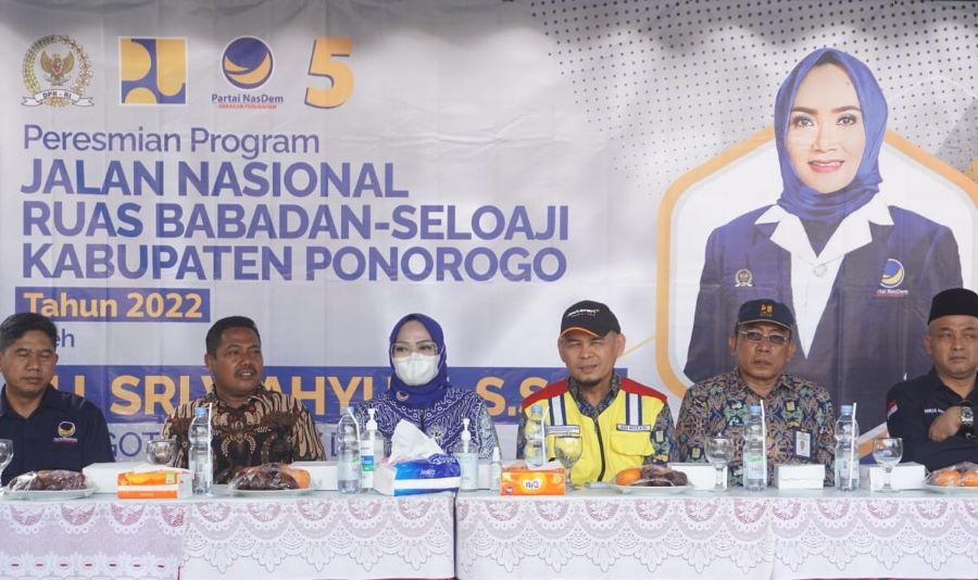 Sri Wahyuni Resmikan Program Jalan Nasional di Ponorogo