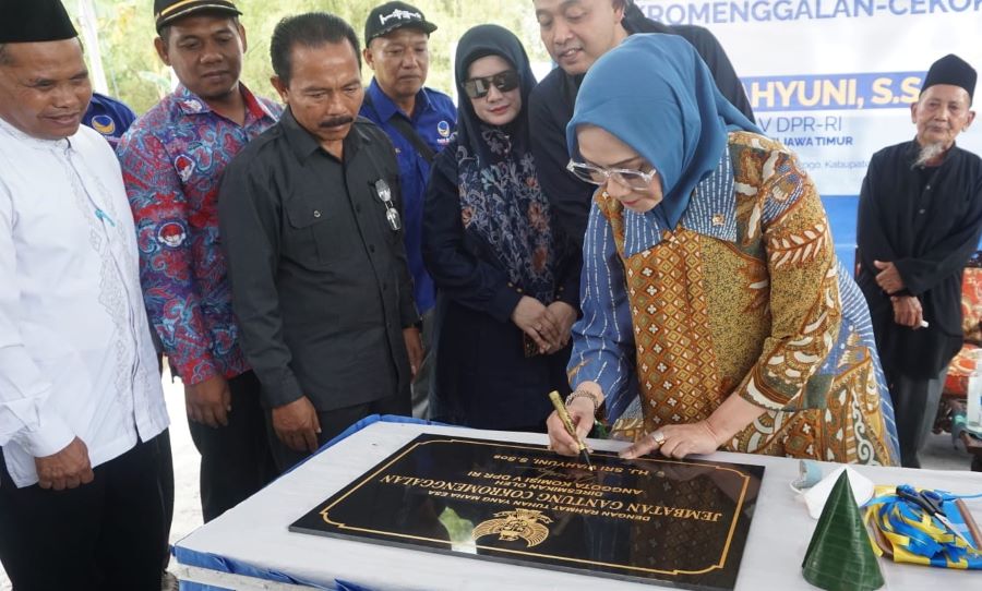 Sri Wahyuni Resmikan Jembatan Gantung Cokromenggalan Ponorogo