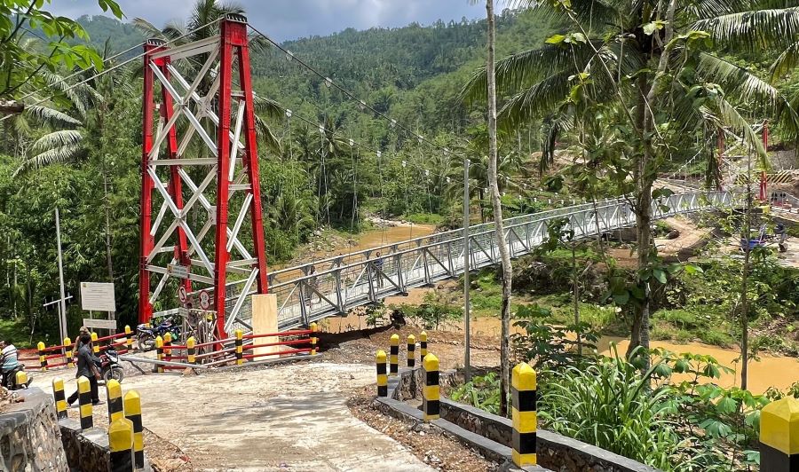 Program Aspirasi Sri Wahyuni Hasilkan Jembatan Gantung untuk Warga Desa