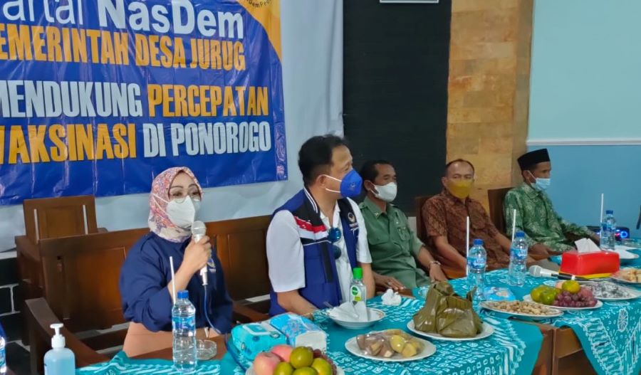 Sri Wahyuni Tinjau Vaksinasi di Ponorogo