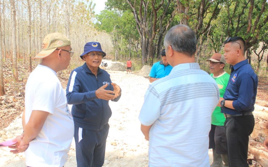 Subardi Bangun Jalan antar Dusun di Gunungkidul