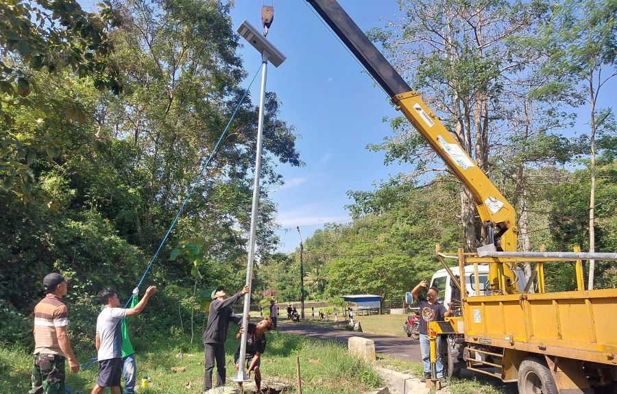 Subardi Realisasikan Bantuan Lampu Tenaga Surya untuk Warga Gunungkidul