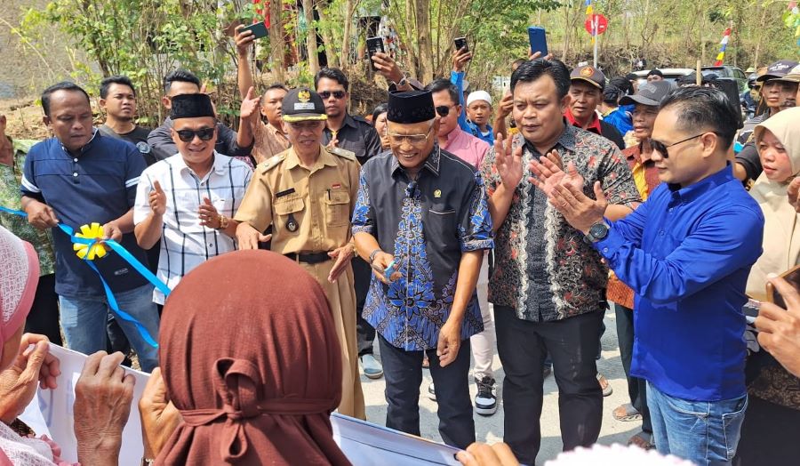 Subardi Resmikan Jalan Dusun di Gunungkidul Diiringi Jatilan