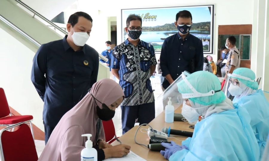 Subardi Vaksinasi Massal 500 Dosis Tahap Pertama