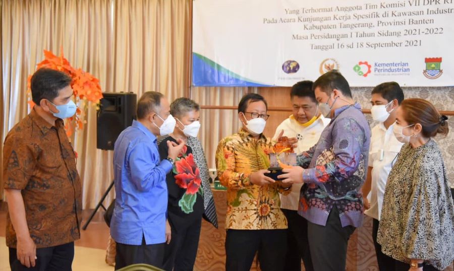 Sektor Industri Harus Gunakan Energi Terbarukan