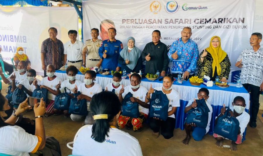 Sulaeman Hamzah Bagikan 1000 Paket Gemarikan di Papua