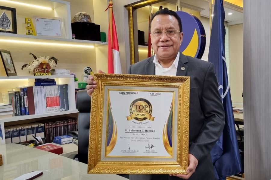 Sulaeman Raih Top Legislator Award, Persembahkan untuk Rakyat Papua