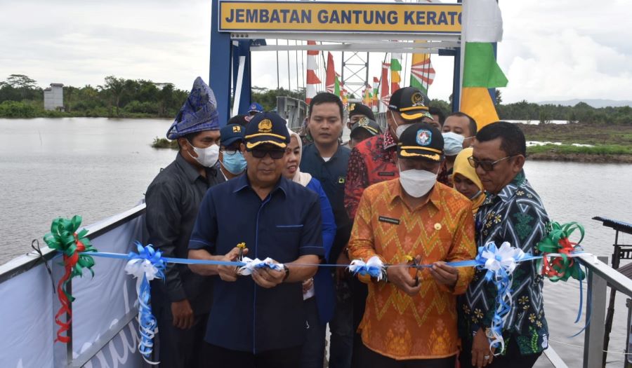 Syarief Resmikan Jembatan Akses ke Keraton Kubu
