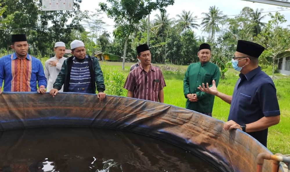 Syarif Wujudkan Air Bersih untuk Ponpes di Kubu Raya