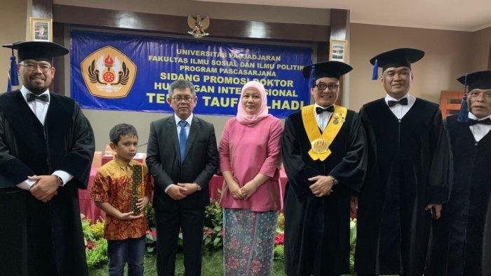 Taufiqulhadi Anggota Komisi III DPR RI Raih Gelar Doktor di Unpad