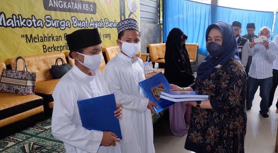 Tina Nur Alam Bantu Tujuh Pondok Tahfiz di Kendari