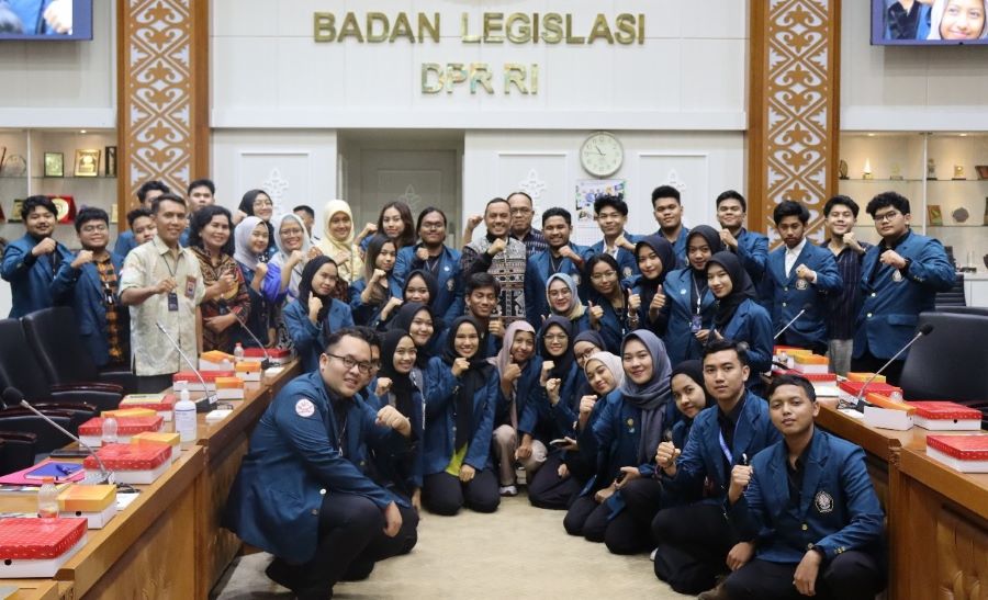 Willy Terima Mahasiswa HTN Undip