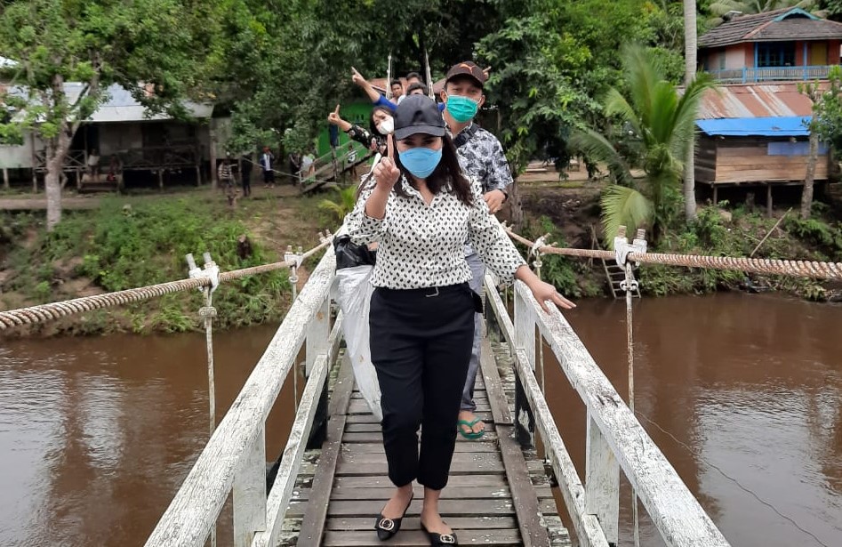 Yessy Lansir Program Melawi Terang, Melawi Berdering