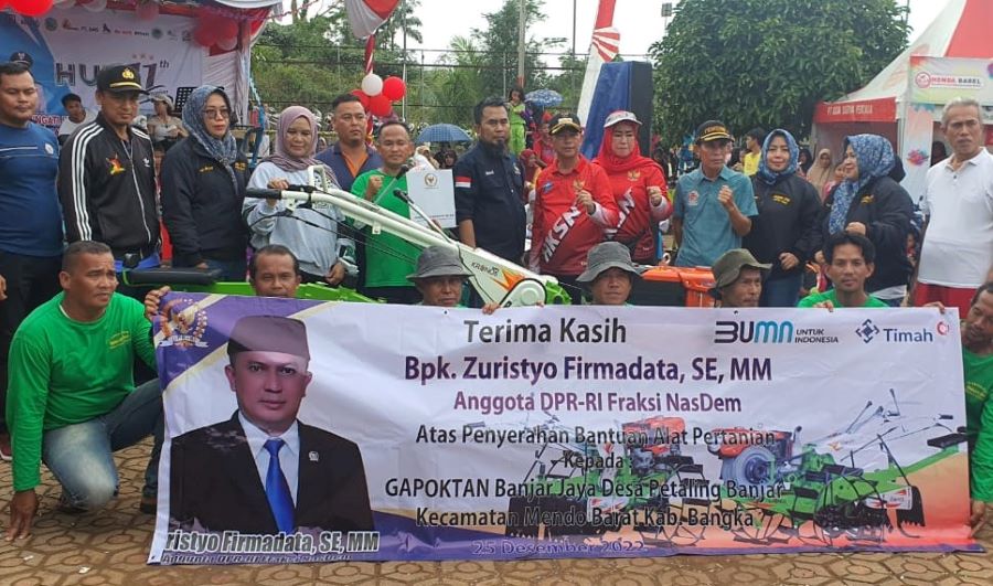 Zuristyo Beri Bantuan Alsintan kepada Petani Bangka